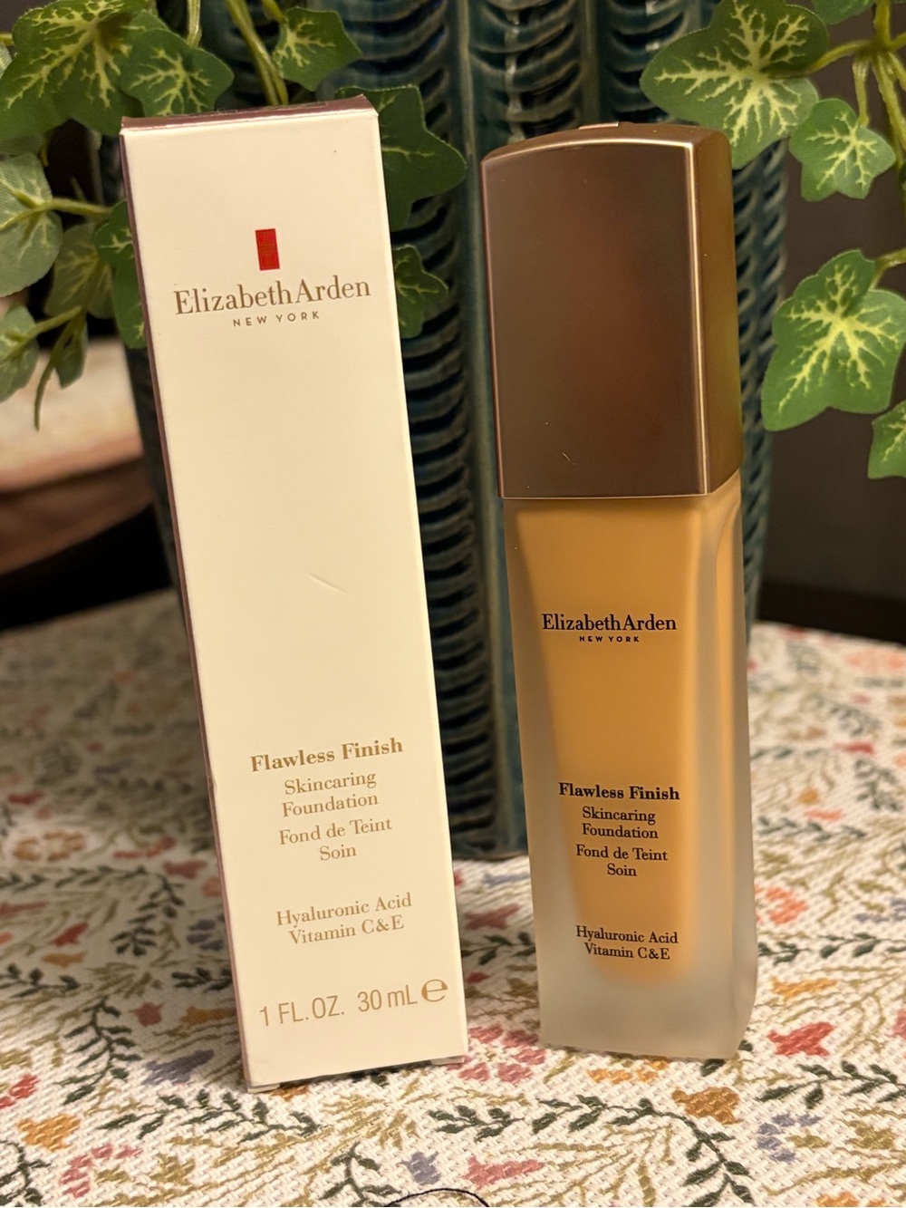 Elizabeth Arden Flawless Finish Skincaring Foundation — Warm Golden Tone